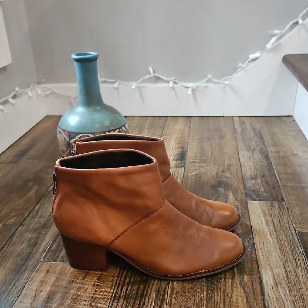 Toms Women's‎ Brown Leather Ankle Booties